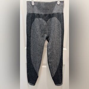 Victoria’s Secret pink SEAMLESS legging size L